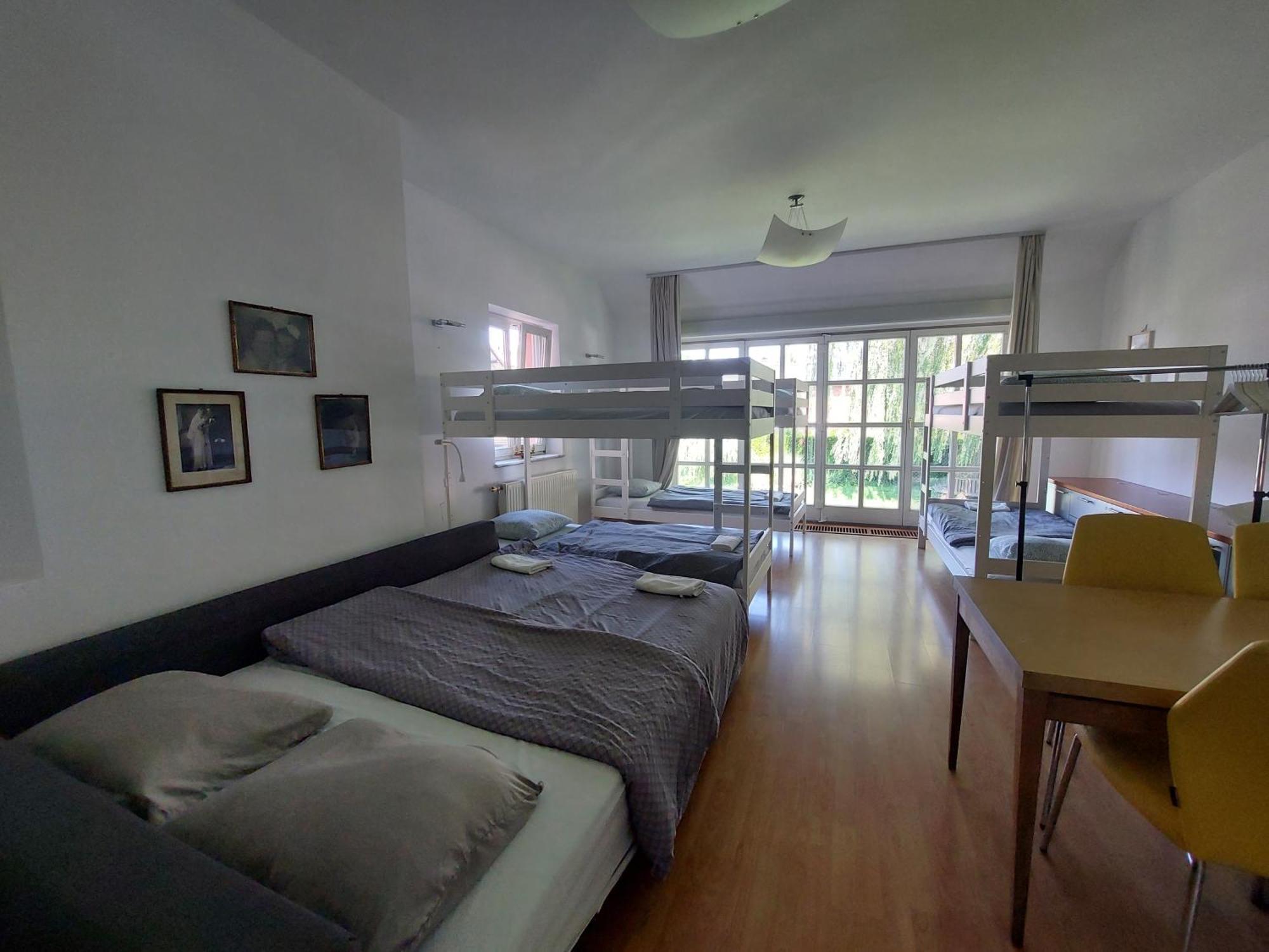 R24, Rose House Liubliana Quarto foto